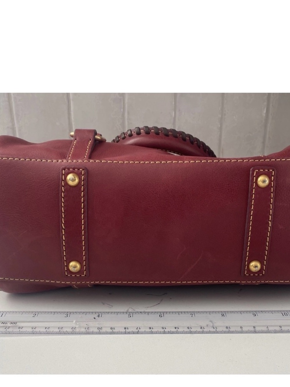 ❤️🤍💙Dooney & Bourke Wine Red Leather Satchel with Gold Hardware - Picture 9 of 15